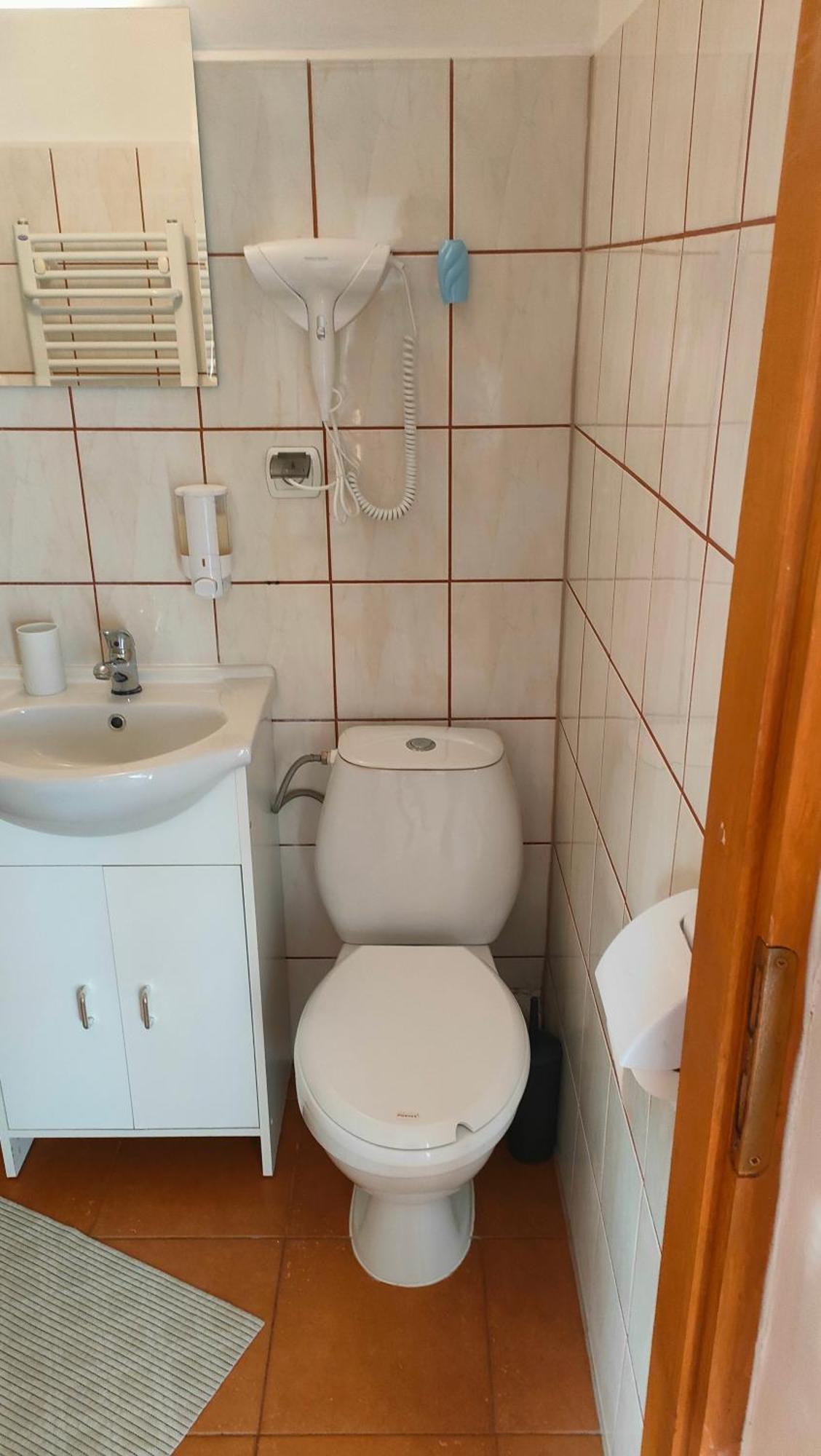 Pokoje Na Brzegu Lapsze Wyzne Exterior photo
